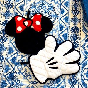 MICKEY AND MINNIE oven mit and pot holder